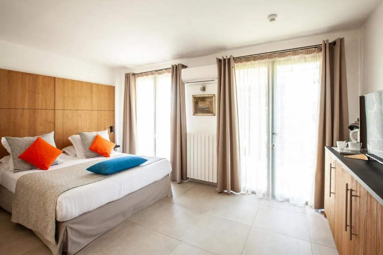 Le Clos Du Buis Bonnieux Hotel