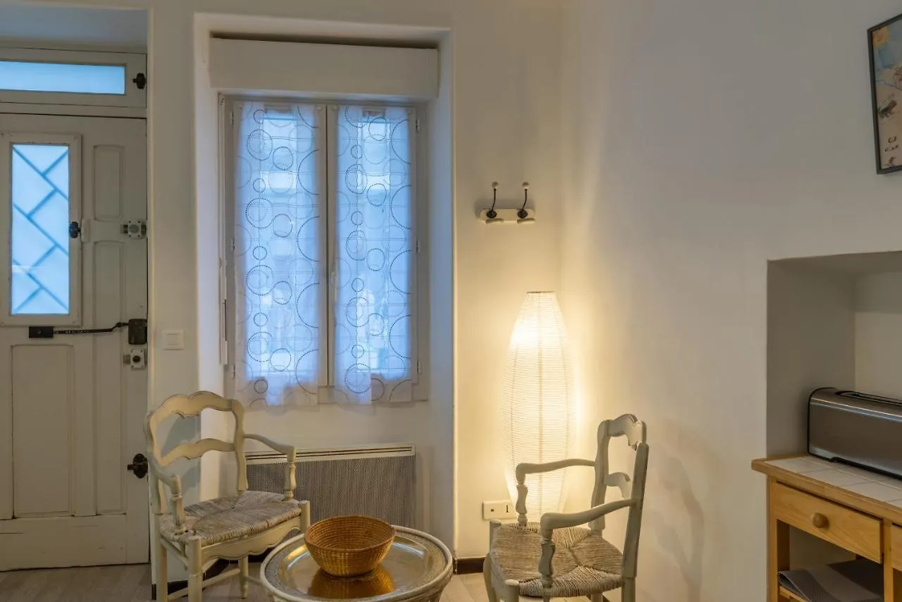 *** Hotel Le Clos Du Buis Bonnieux Francia